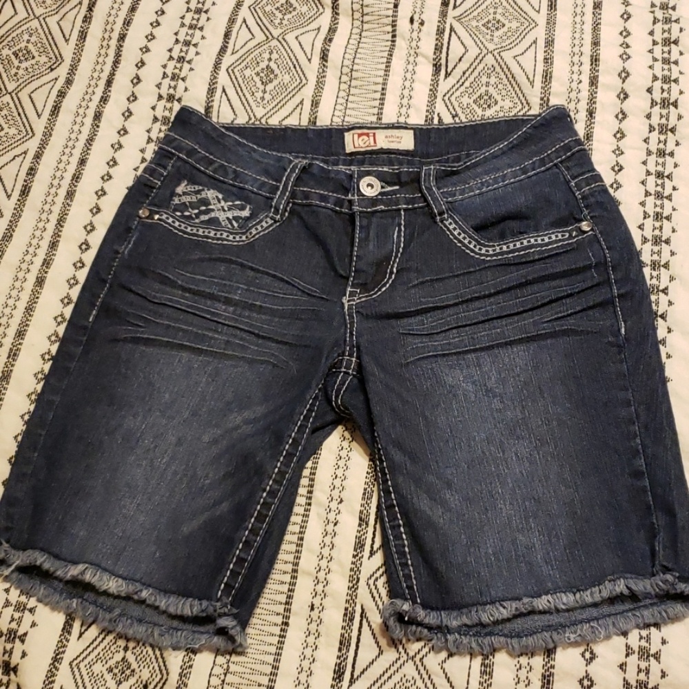 LEI shorts